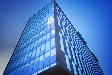 青島海高港口服務(wù)中心項(xiàng)目喜迎封頂